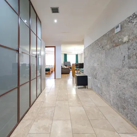 Rynek Prestige By Bookinghost *